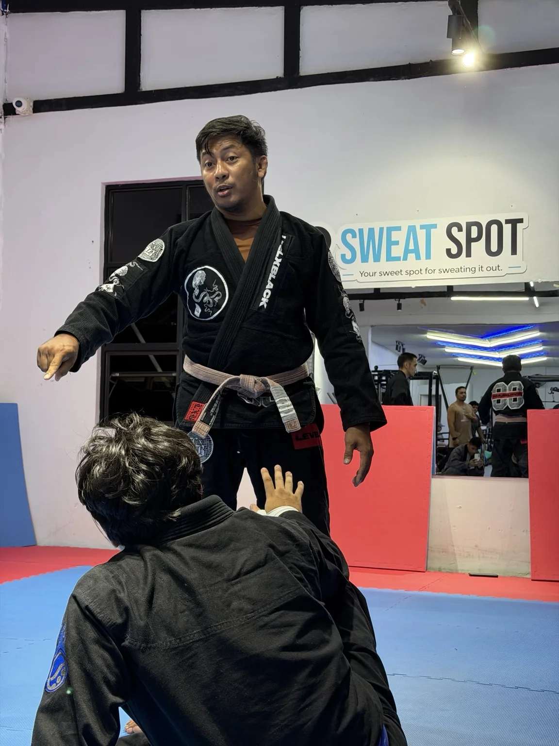 Nami Jiujitsu instructor demonstrating a technique during class at Sweat Spot PH.